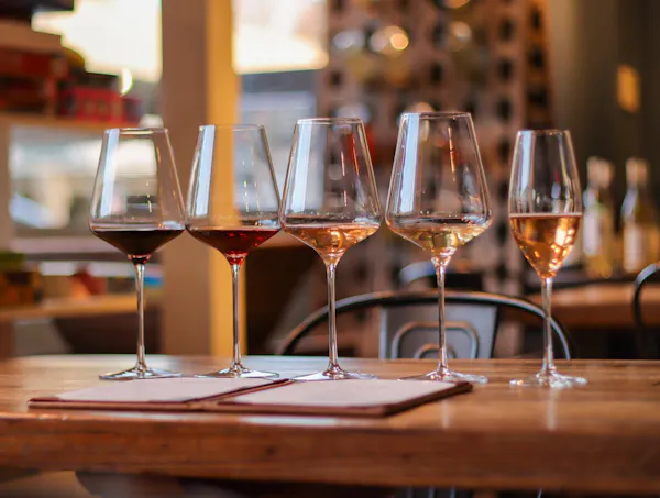 stemware, tableware, alcoholic drink, drinkware, wine glass, barware