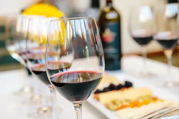 tableware, stemware, drinkware, wine glass, alcoholic drink, barware