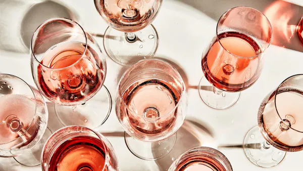stemware, red, drinkware, tableware, alcoholic drink, champagne glass