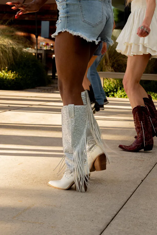 shoe, fashion, thigh, calf, denim, knee