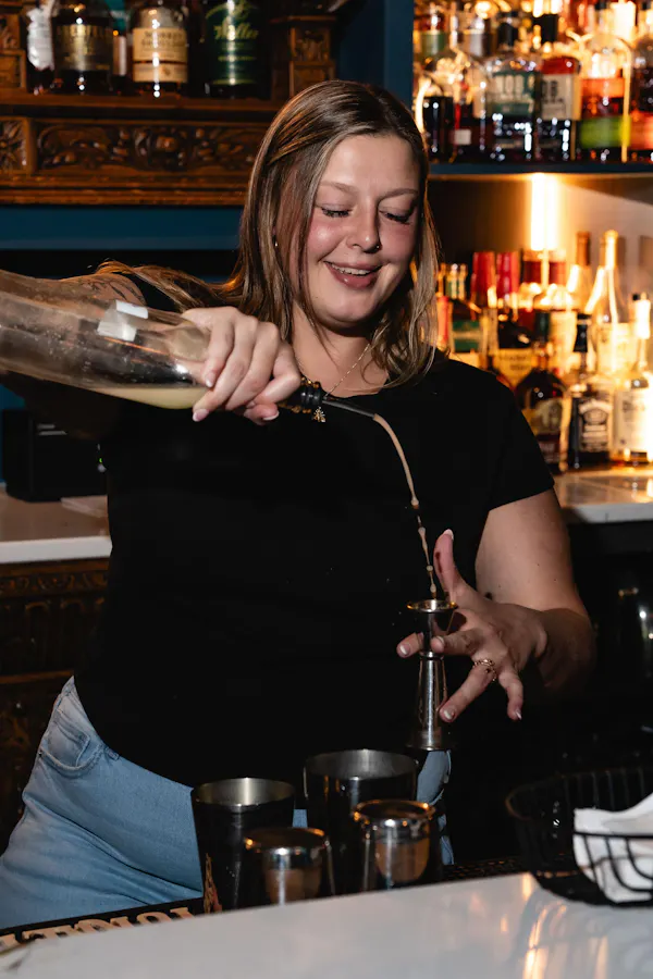 alcoholic drink, drinkware, barware, bar, liquor, tableware