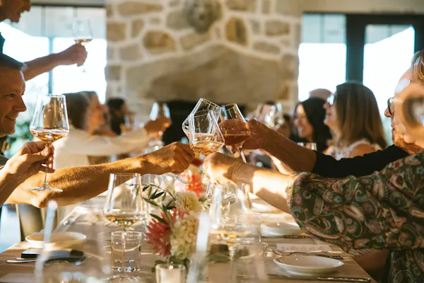 tableware, table, stemware, drinkware, plate, champagne stemware