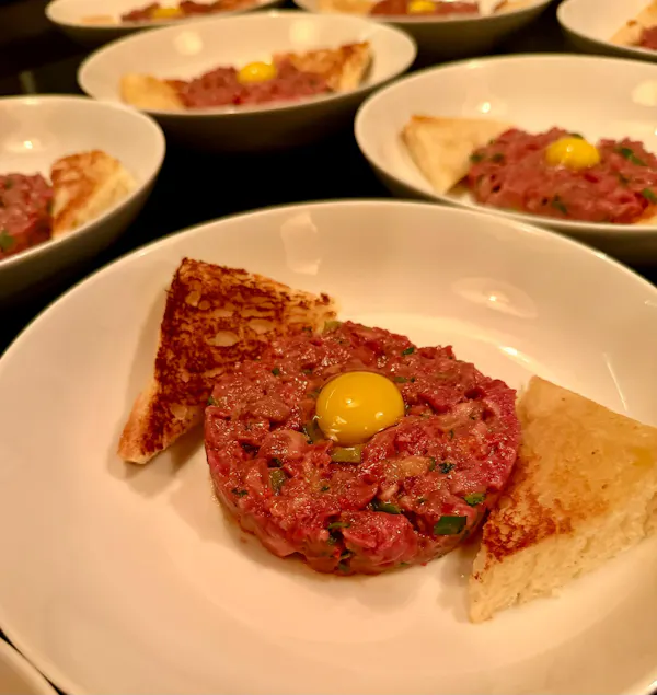 food, ingredient, tableware, steak tartare, meat, yukhoe