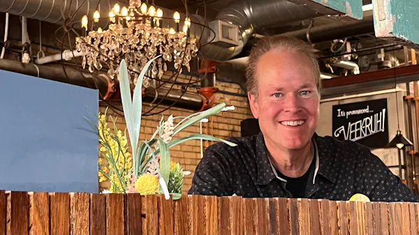 smile, light fixture, restaurant