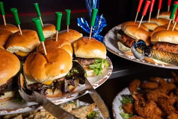 food, tableware, finger food, ingredient, bun, hamburger