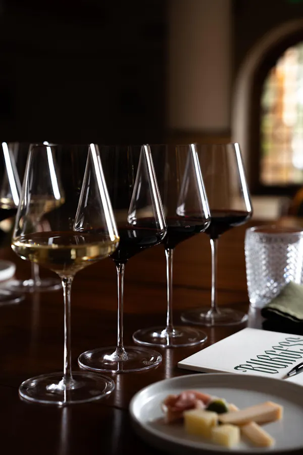 stemware, tableware, alcoholic drink, drinkware, barware, alcohol