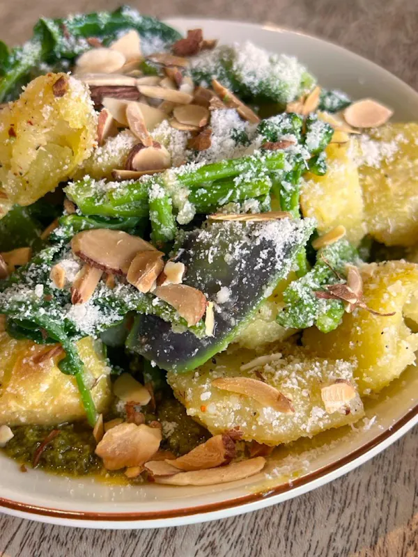 food, ingredient, leaf vegetable, tableware, produce, vegetable