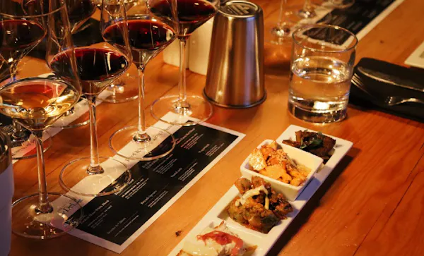 stemware, tableware, drinkware, alcoholic drink, wine glass, barware