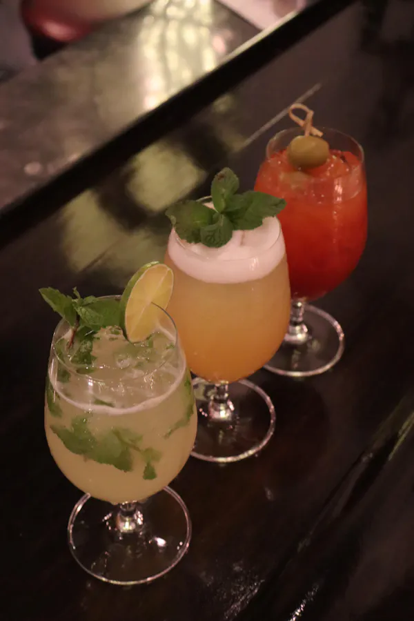 tableware, food, alcoholic drink, cocktail garnish, juice, cocktail