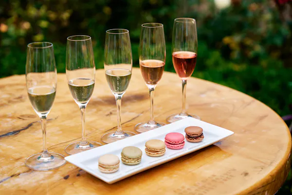 tableware, stemware, drinkware, wine glass, food, serveware