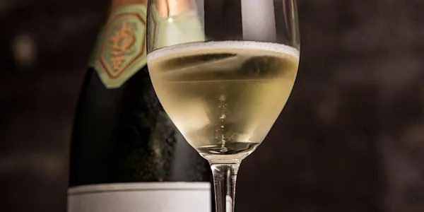 stemware, drinkware, tableware, alcoholic drink, barware, alcohol