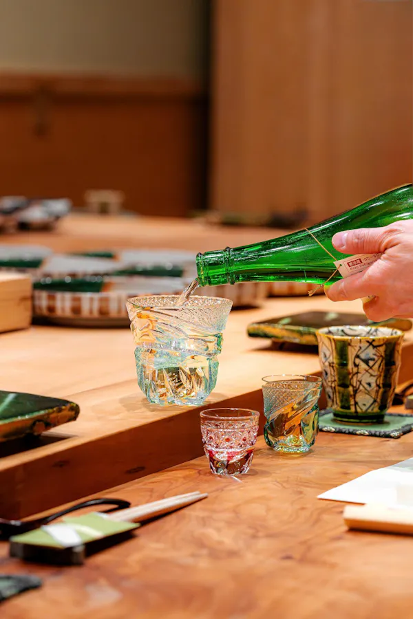 drinkware, tableware, table, alcoholic drink, serveware, barware