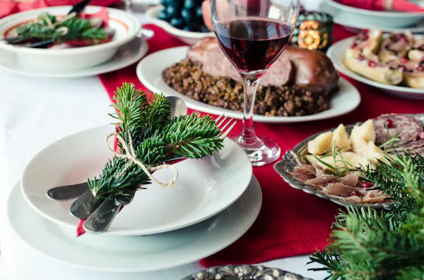 tableware, food, dishware, table, serveware, plate