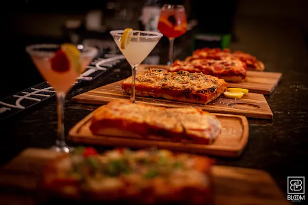 food, tableware, alcoholic drink, ingredient, pizza, drinkware