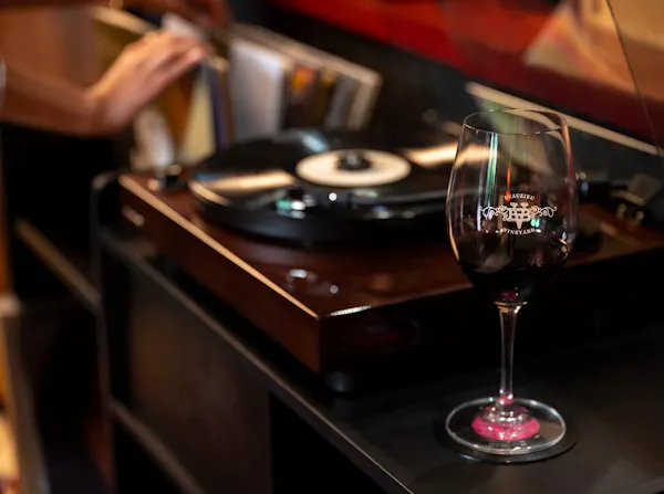 stemware, electronic device, phonograph record, alcoholic drink, record player, wine