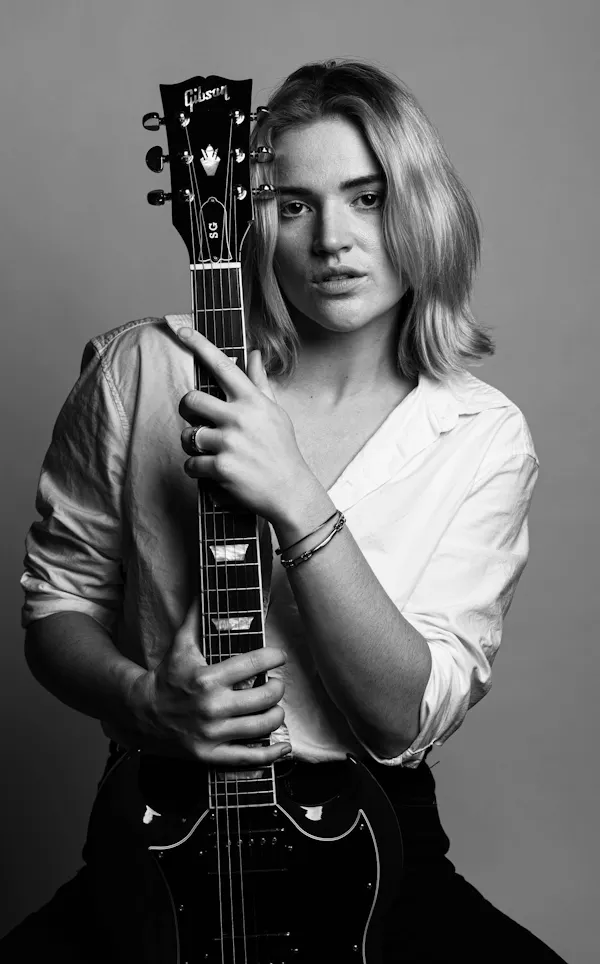 lips, chordophone, guitarist, guitar, string instrument, musical instrument