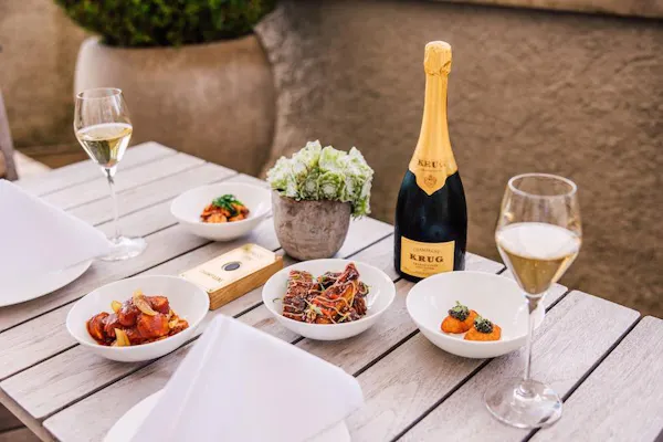 food, tableware, alcoholic drink, drinkware, stemware, ingredient