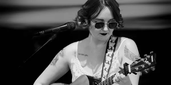 string instrument, plucked string instrument, chordophone, lips, performing arts, guitar