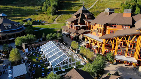 restaurant, eco hotel, party