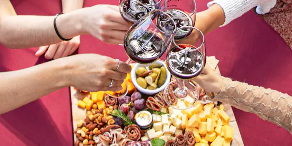food, tableware, ingredient, finger food, alcoholic drink, wine