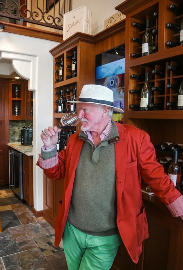 hat, shelf, sleeve, sun hat, shelving, tie