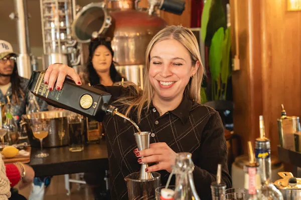 barware, alcoholic drink, tableware, drinkware, alcohol, liquor