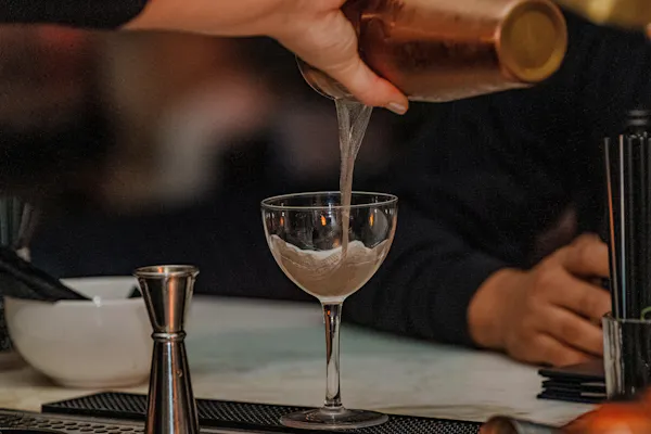 tableware, alcoholic drink, drinkware, barware, stemware, liquor