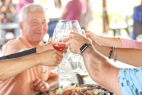 tableware, stemware, drinkware, alcoholic drink, wine glass, event
