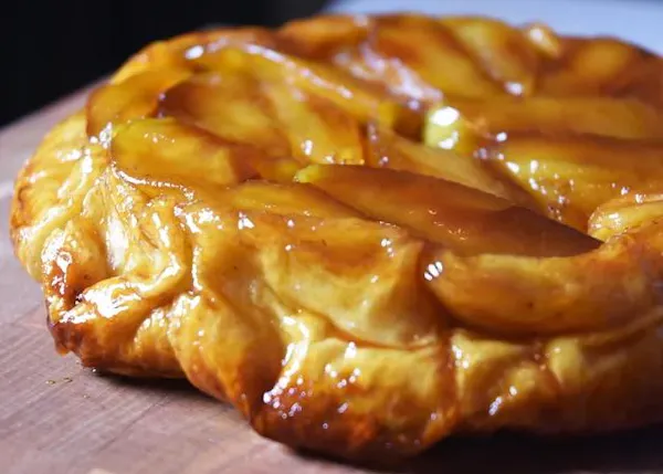 food, ingredient, dessert, recipe, pastry, tarte tatin