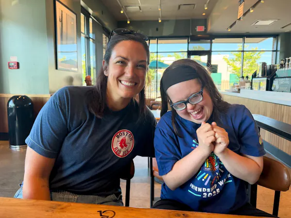 smile, t-shirt, facial expression, happiness, restaurant, active shirt