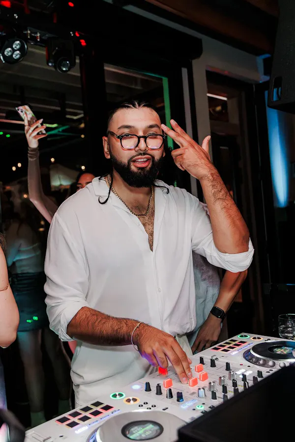 audio equipment, glasses, entertainment, disc jockey, electronic device, mixing console