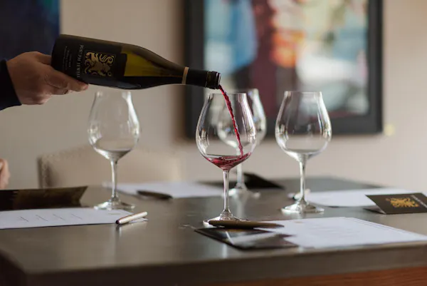 wine glass, stemware, champagne stemware, glass, drinkware, restaurant