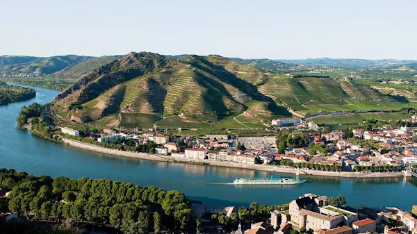 body of water, waterway, bank, channel, river, tourist attraction