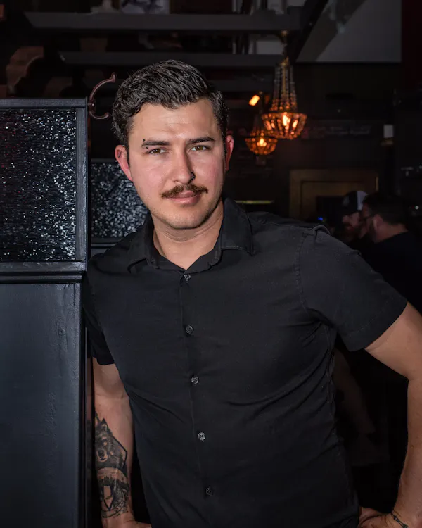 facial hair, beard, dress shirt, moustache, thorax, button
