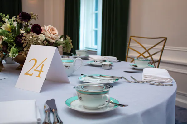 tableware, dishware, serveware, cutlery, tablecloth, plate