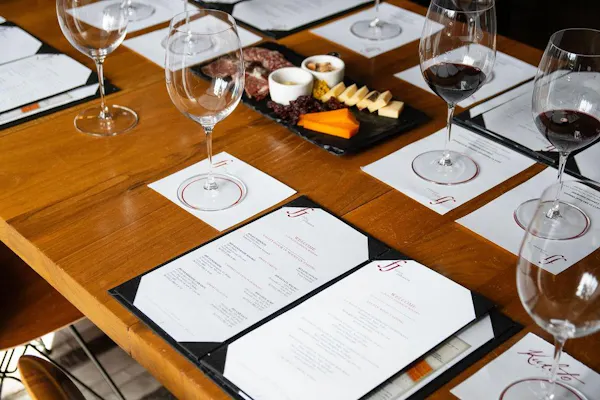 tableware, stemware, drinkware, table, dishware, plate