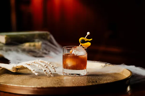 alcoholic drink, liquor, tableware, classic cocktail, cocktail, drinkware