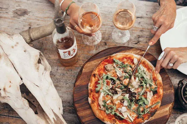 food, tableware, pizza, alcoholic drink, ingredient, drinkware
