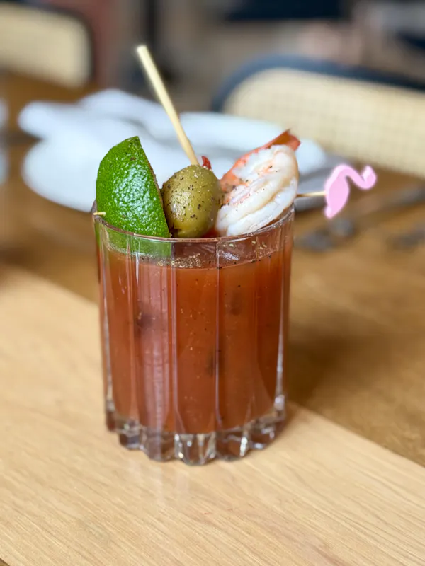 tableware, food, cocktail garnish, cocktail, juice, alcoholic drink