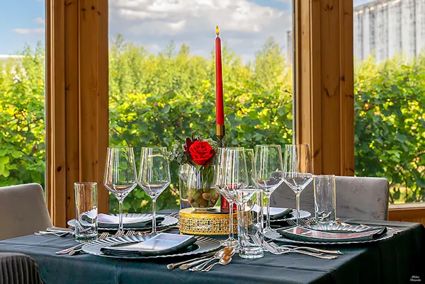 furniture, tableware, table, stemware, tablecloth, drinkware