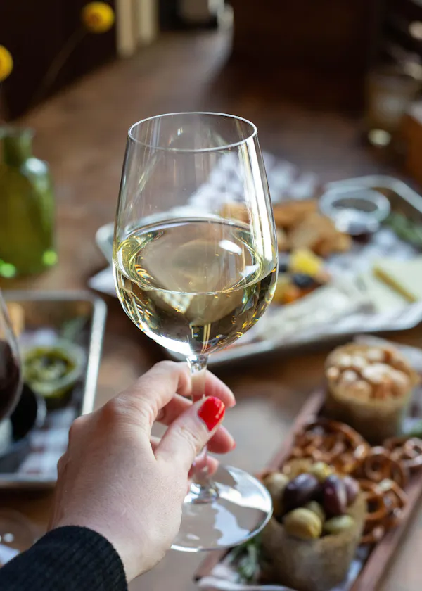 stemware, tableware, drinkware, wine glass, alcoholic drink, barware