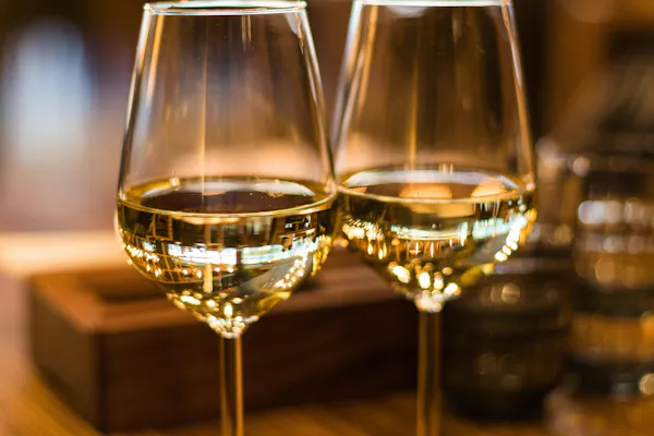 stemware, tableware, drinkware, wine glass, barware, alcoholic drink