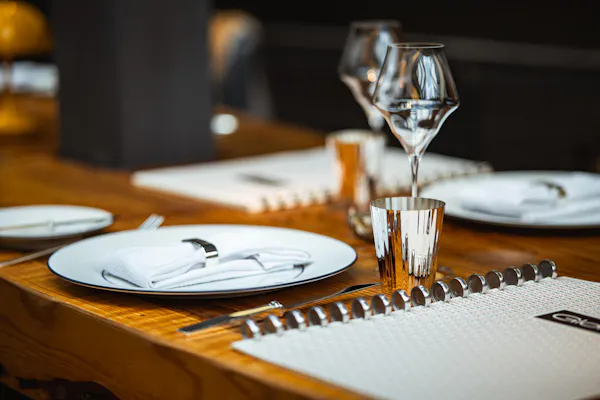 tableware, drinkware, table, serveware, furniture, stemware