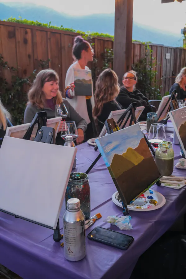 table, plant, social group, t-shirt, crowd, luggage and bags