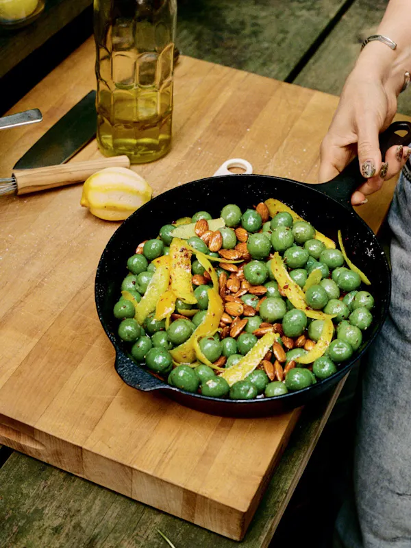 food, cookware and bakeware, ingredient, frying pan, tableware, produce