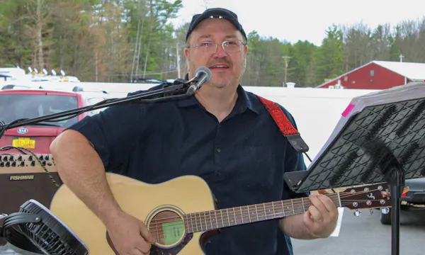 musical instrument, guitar, musician, microphone, string instrument, guitar accessory