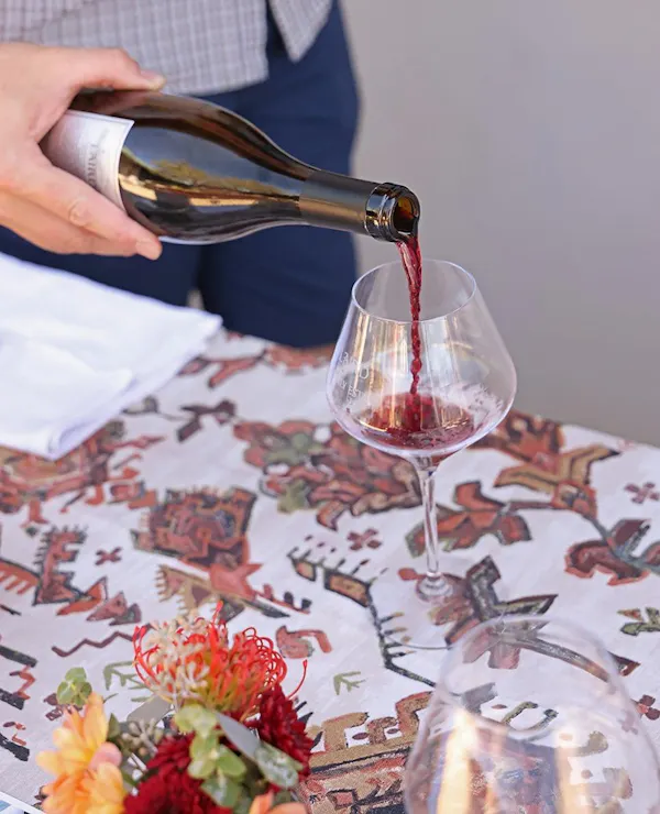 stemware, bottle, tableware, drinkware, alcoholic drink, wine glass