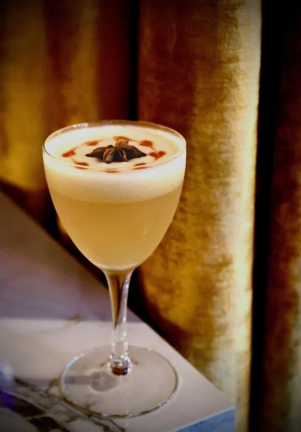 tableware, alcoholic drink, liquor, cocktail, food, classic cocktail