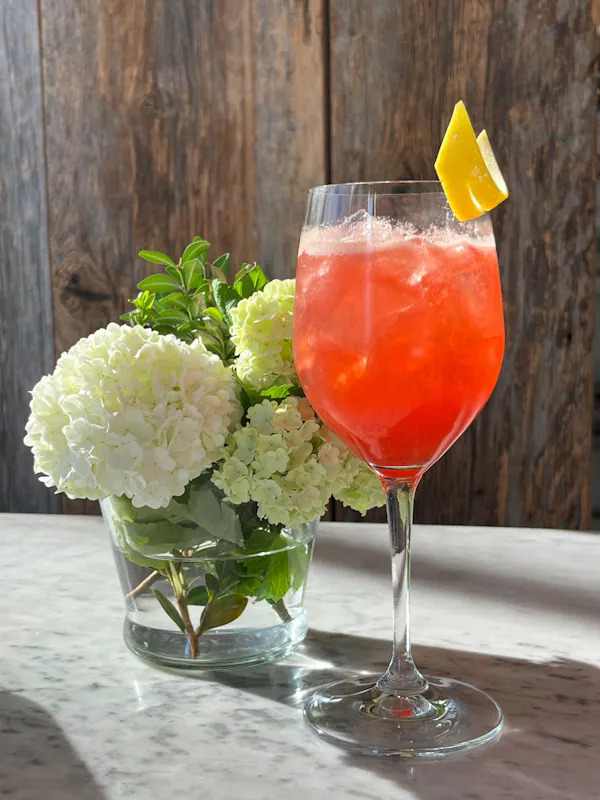 tableware, alcoholic drink, cocktail, juice, fruit, non-alcoholic drink