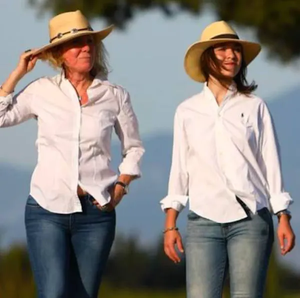 hat, sleeve, headgear, sun hat, cowboy hat, waist